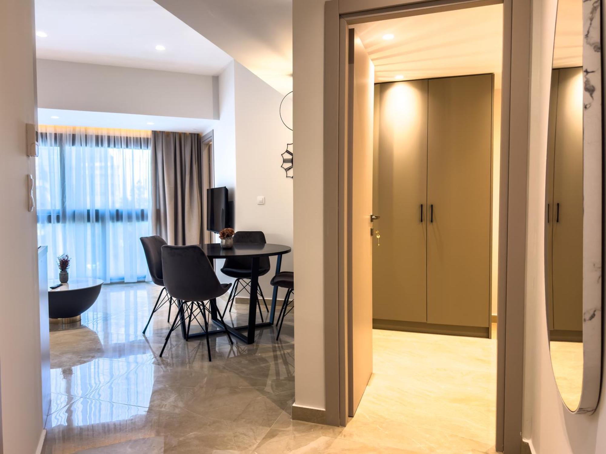 8 By Proliving Hospitality Apartament